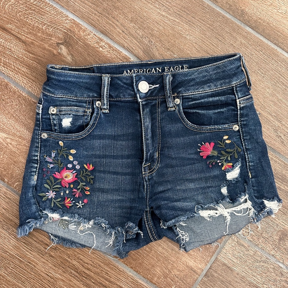 American Eagle Embroidered Shorts Sz4